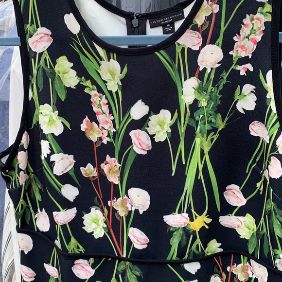 Black floral Victoria Beckum dress - Picture 3 of 3